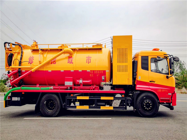 天錦副發抽淤泥河道清理車