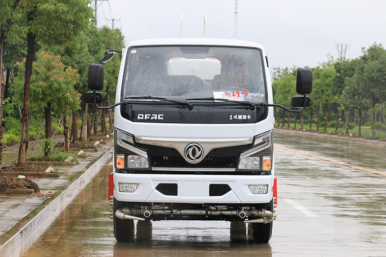 東風小多利卡5方抑塵霧炮噴灑車